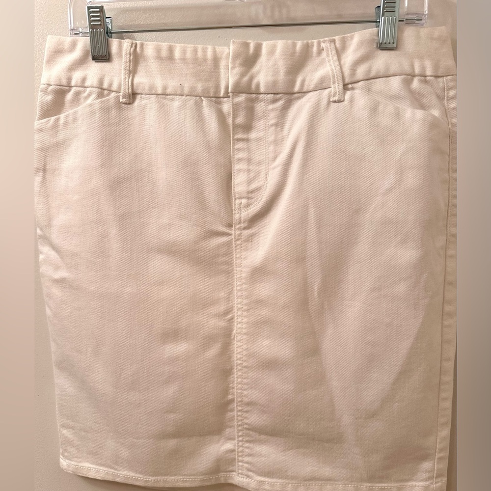 Old Navy White Denim Mini. Size 8